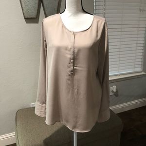 ⚡️2 for $25⚡️ Versona silky tan blouse